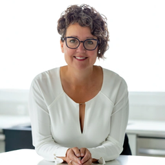 Jennifer Lucas headshot